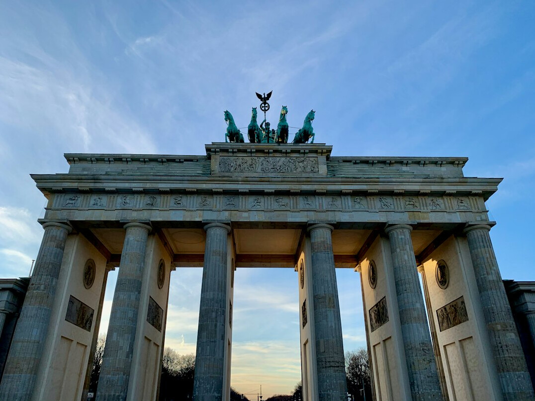 brandenburg gate close up